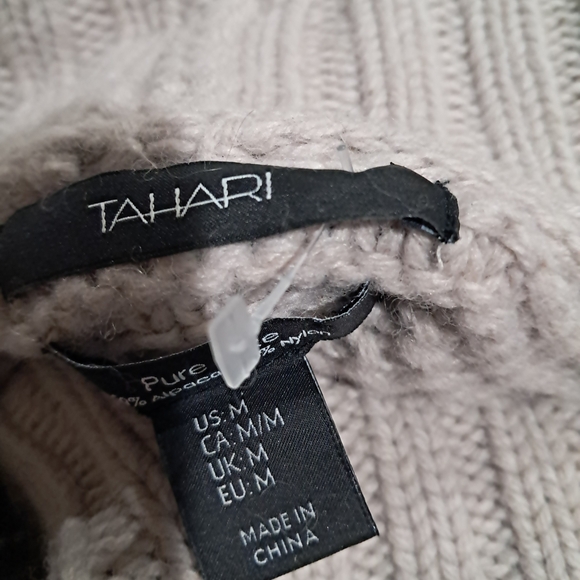 Tahari Pure Luxe Alpaca Blend Cable Knit Turtleneck Sweater M​. - Picture 8 of 9